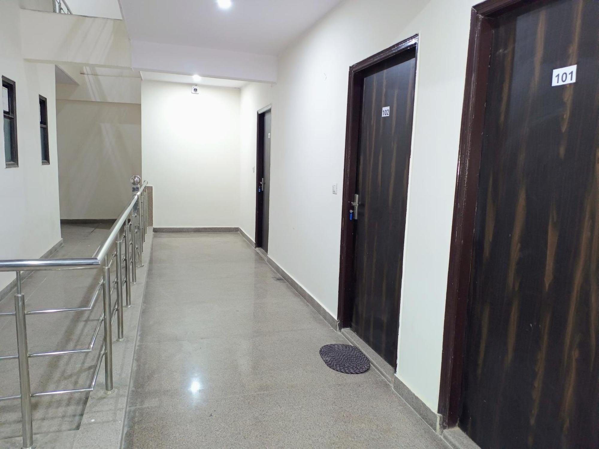 Hotel Krishna Tower Delhi  Dış mekan fotoğraf