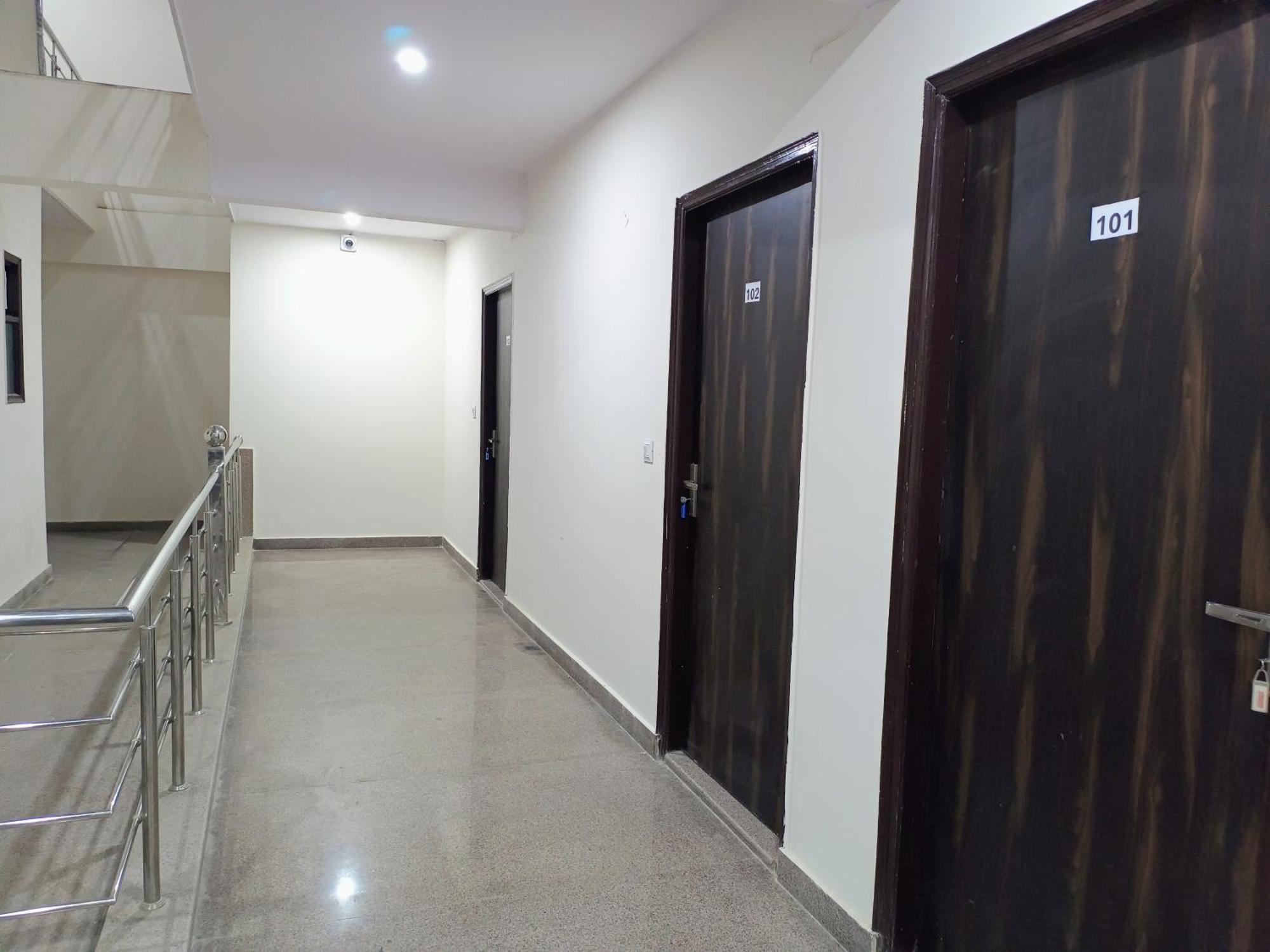 Hotel Krishna Tower Delhi  Dış mekan fotoğraf