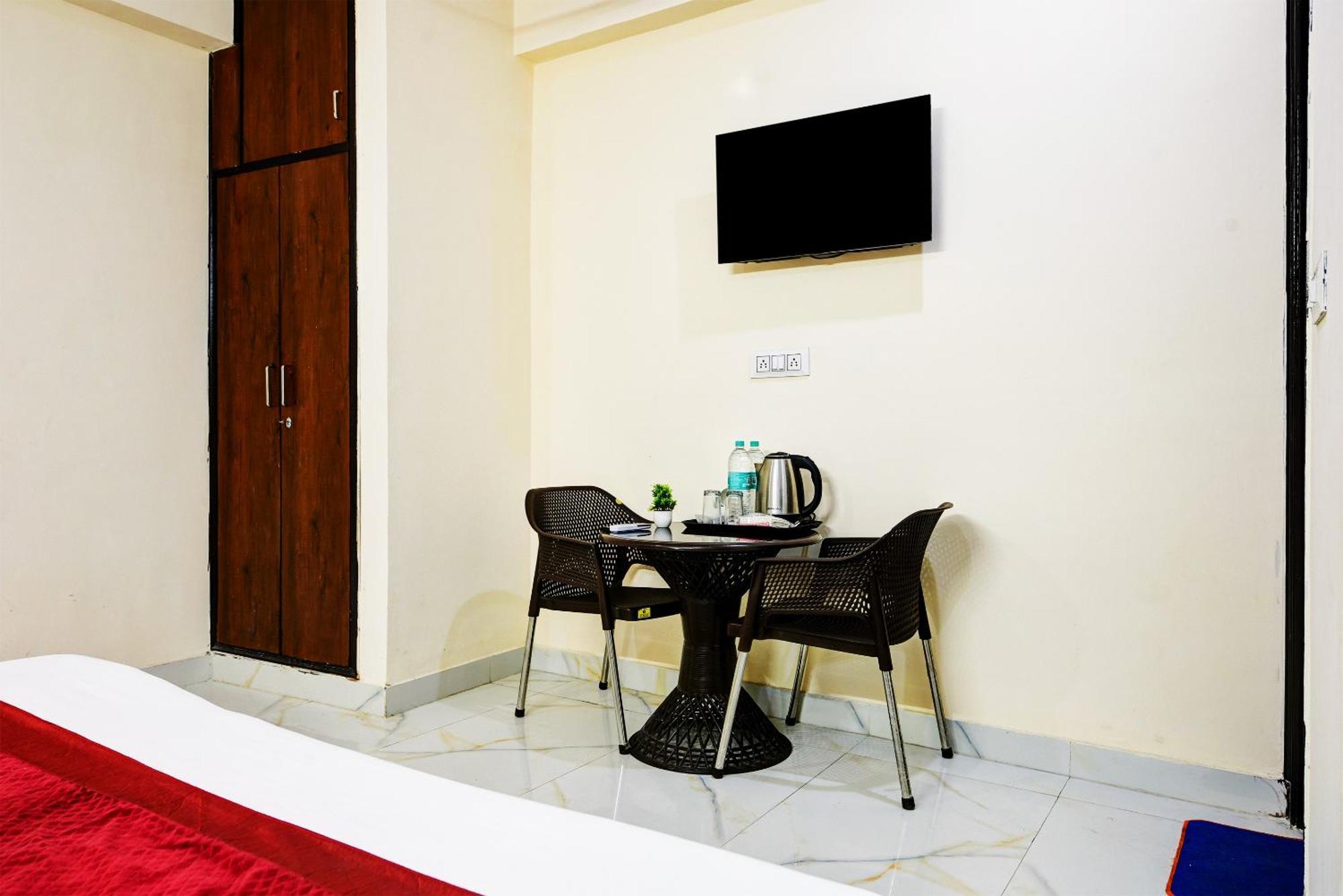 Hotel Krishna Tower Delhi  Dış mekan fotoğraf