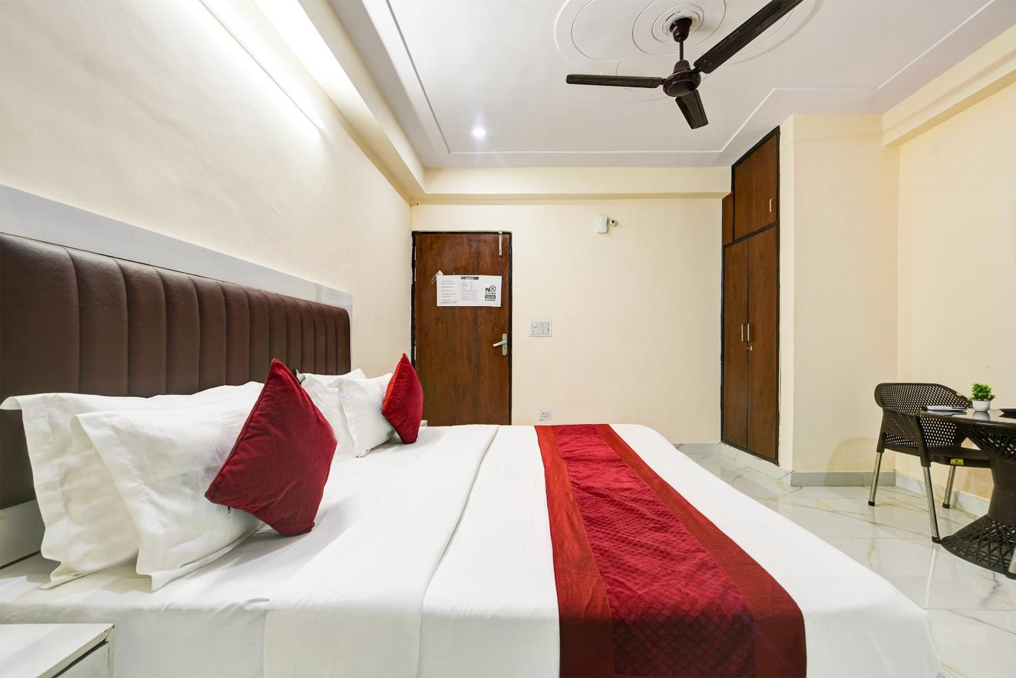 Hotel Krishna Tower Delhi  Dış mekan fotoğraf