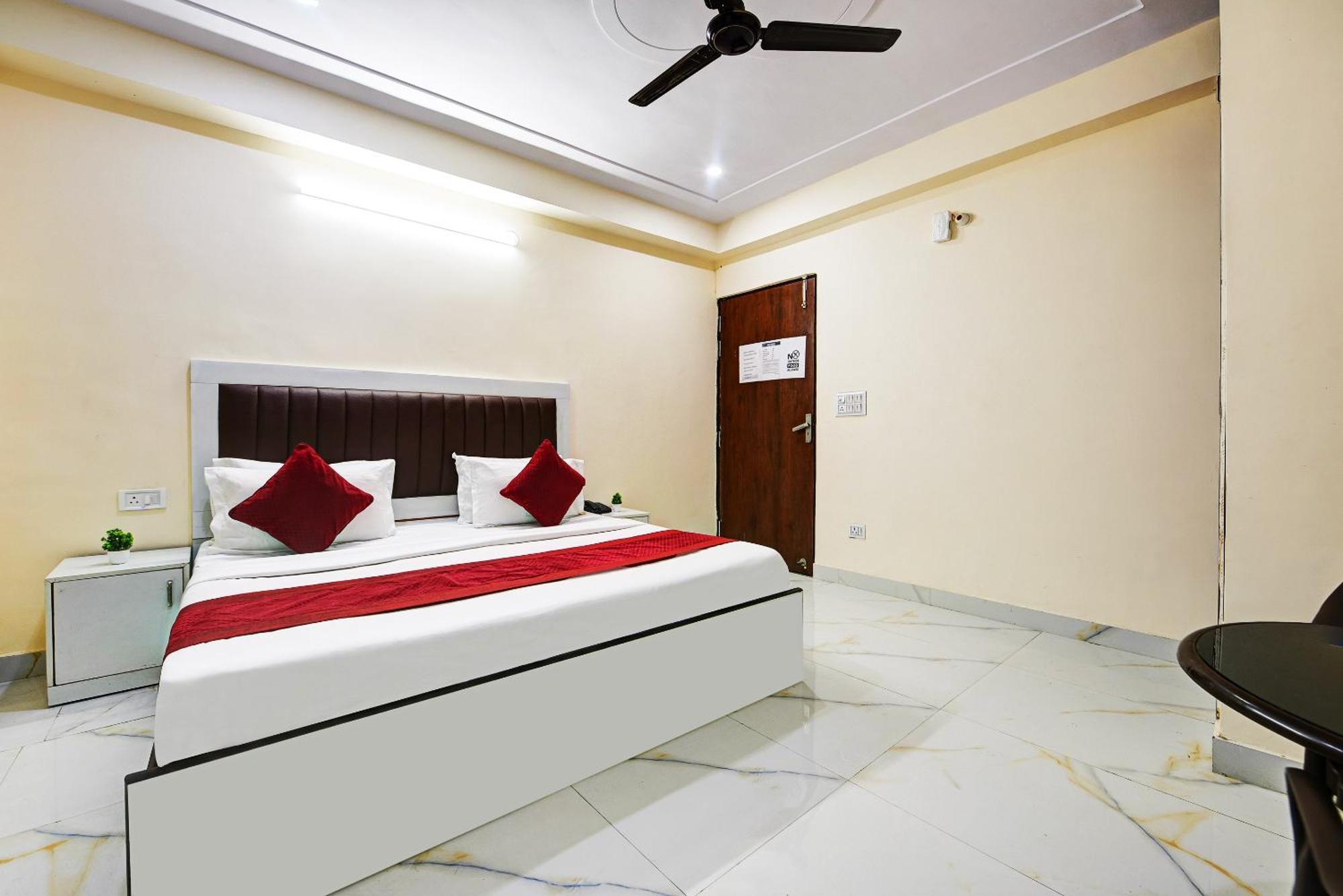Hotel Krishna Tower Delhi  Dış mekan fotoğraf